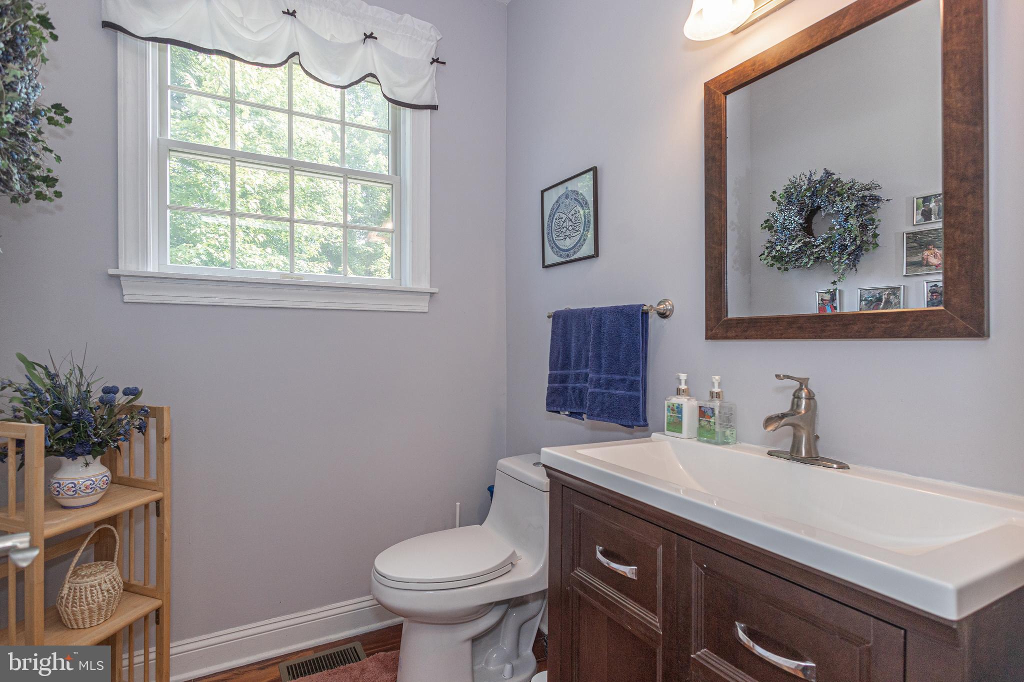 104 Gallows Run Riegelsville, PA 18077 - Photo 27 of 69 1st floor powder room