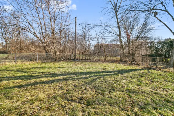 a view of a yard with a house