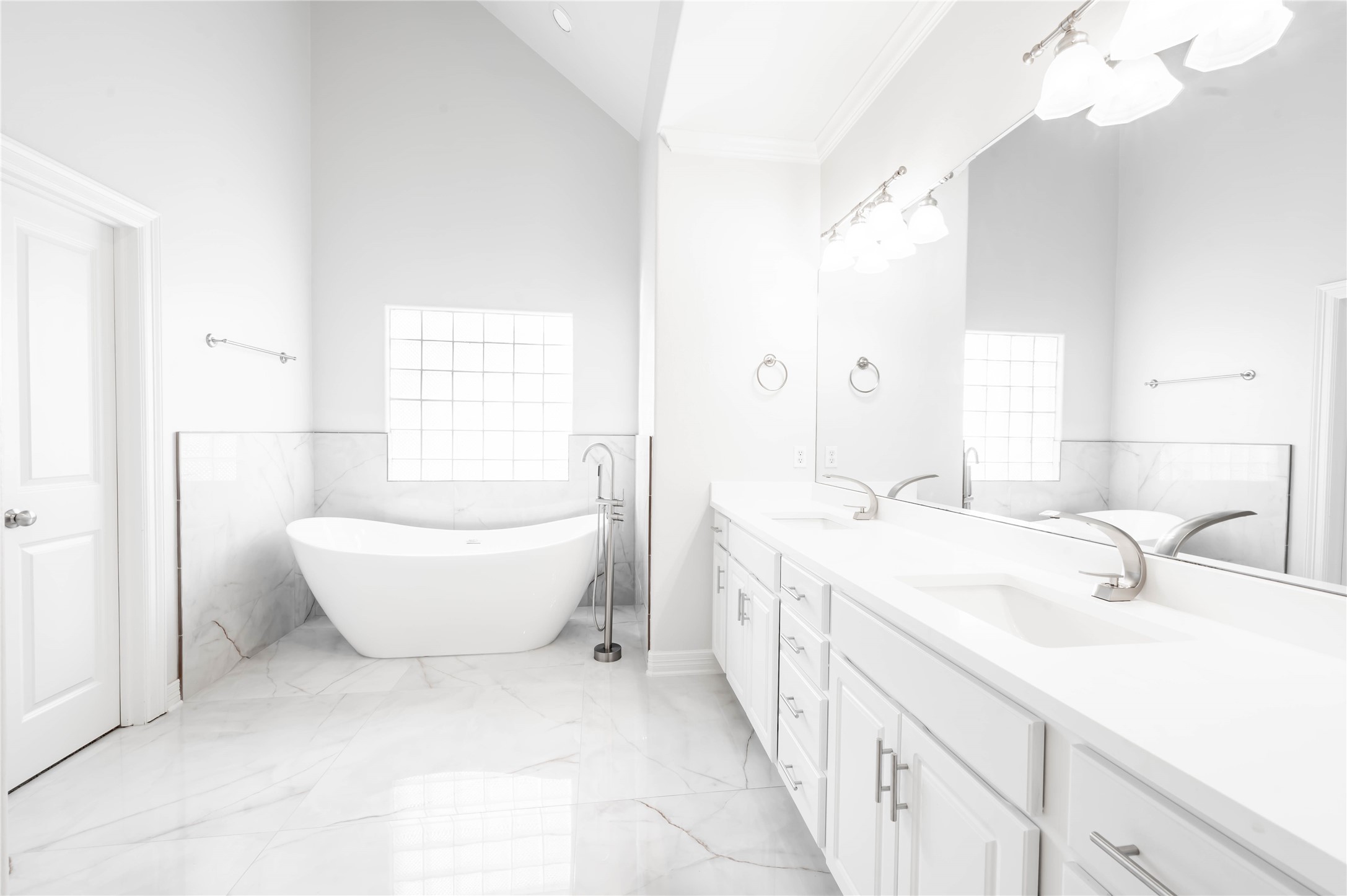 Unwind In Your Serene Spa Like Bath!