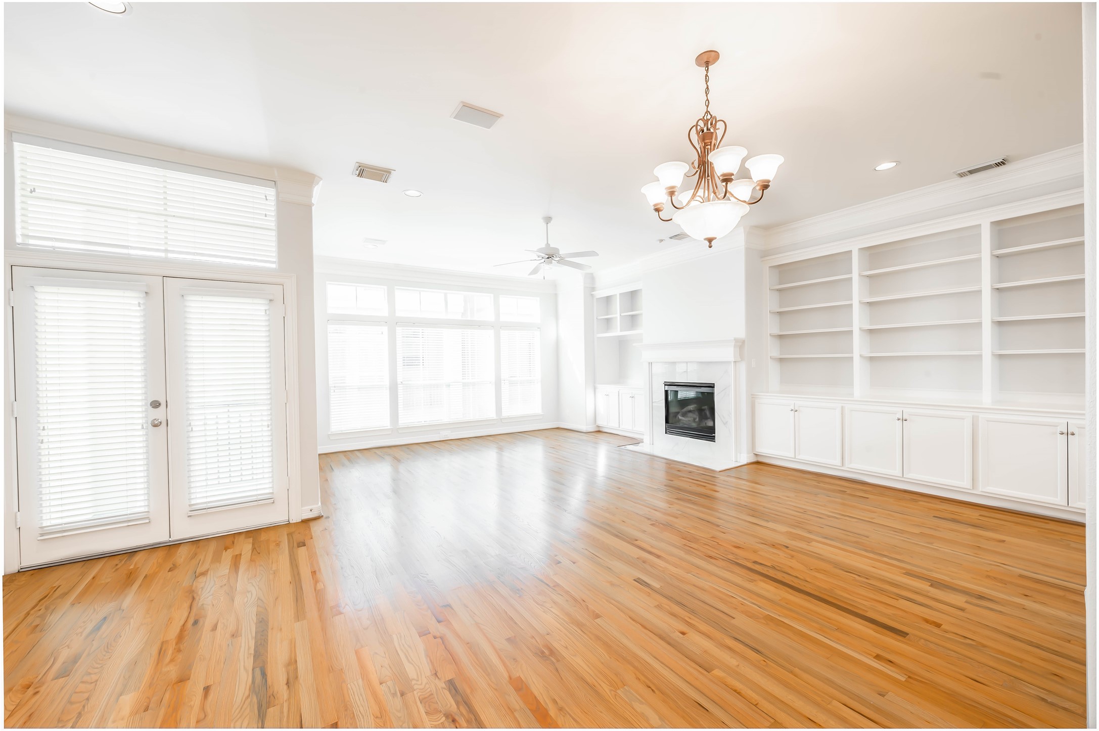 643 Hartman Street Houston, TX 77007 - Photo 15 of 42 Extra Large Living/Dining Room Combo Leads Out To Covered Balcony