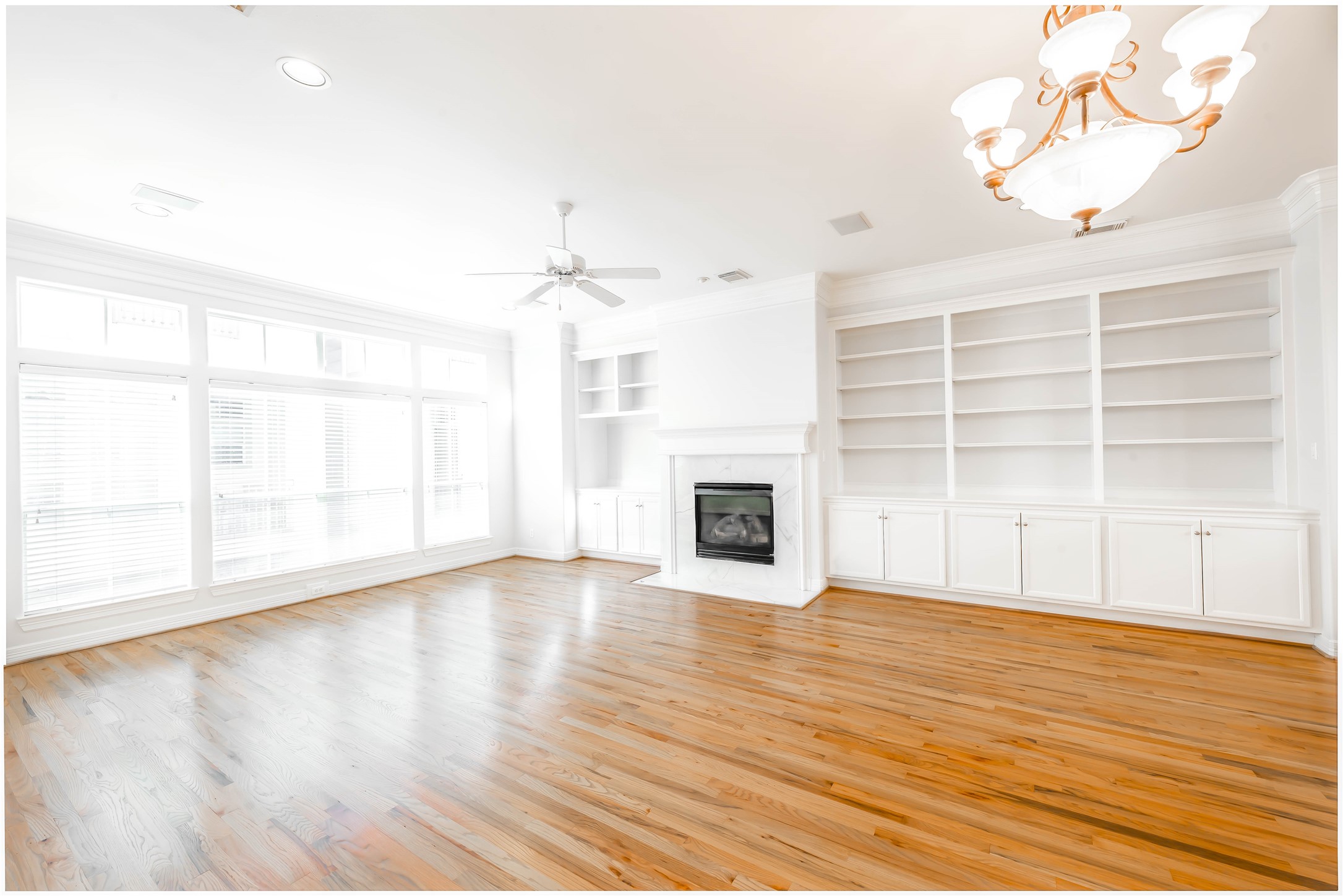 643 Hartman Street Houston, TX 77007 - Photo 16 of 42 Handsome Refinished Oak Floors Throughout & Large Windows To Let In All That Natural Light