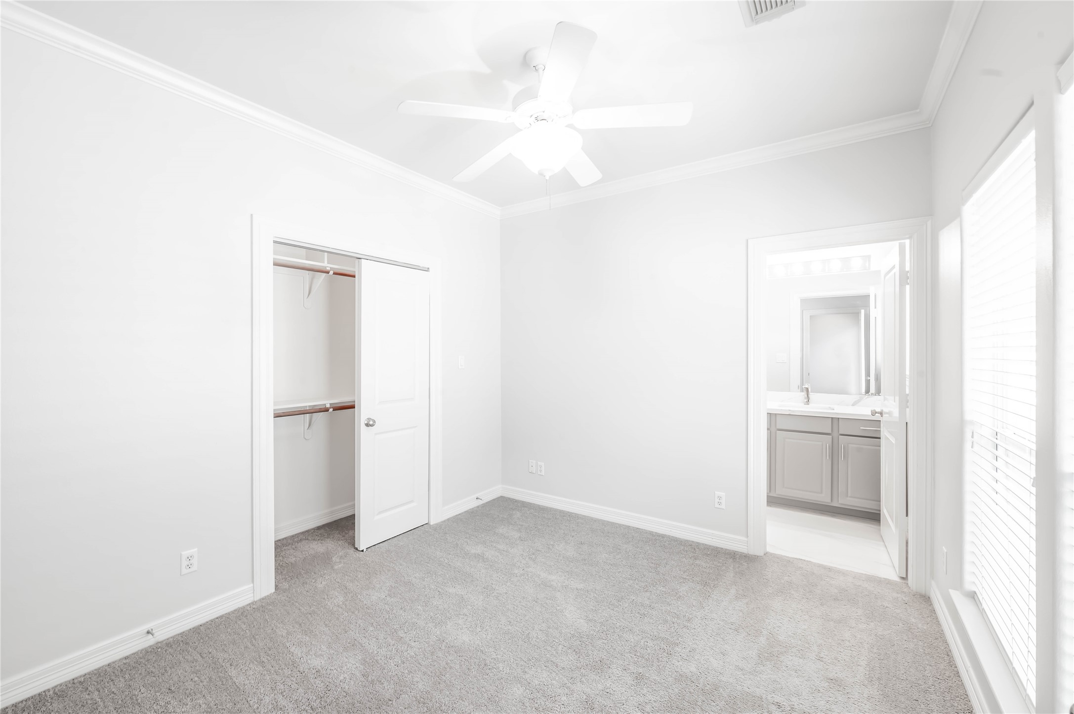 643 Hartman Street Houston, TX 77007 - Photo 20 of 42 3rd Floor Guest Bedroom With En Suite Bath. Perfect For Nursery/Study