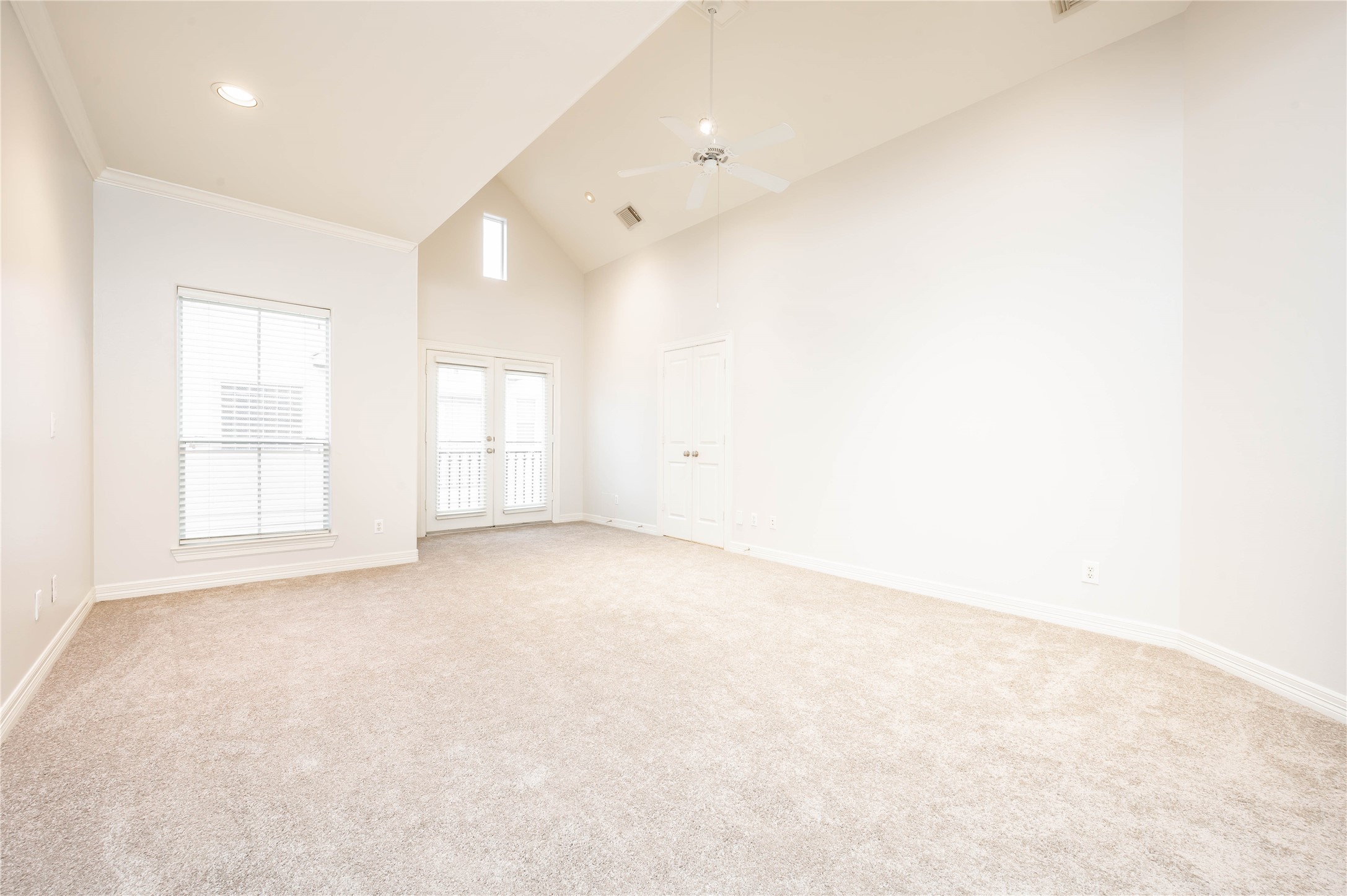 643 Hartman Street Houston, TX 77007 - Photo 24 of 42 Oversized Primary Bedroom Offers Juliet Balcony With Sitting Nook