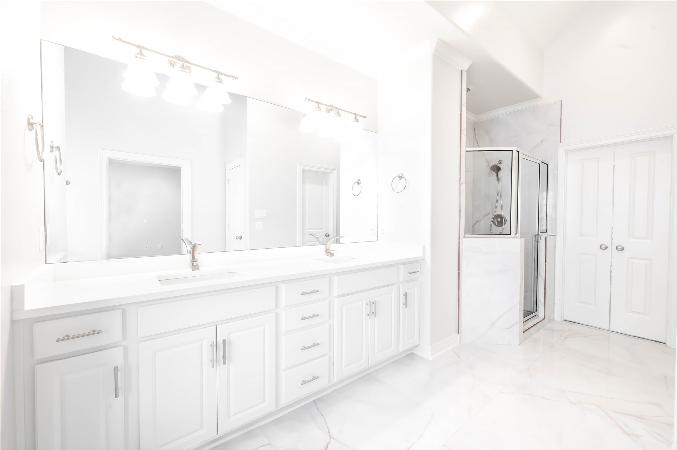 643 Hartman Street Houston, TX 77007 - Photo 26 of 42 Large Double Vanity With Walk In Shower
