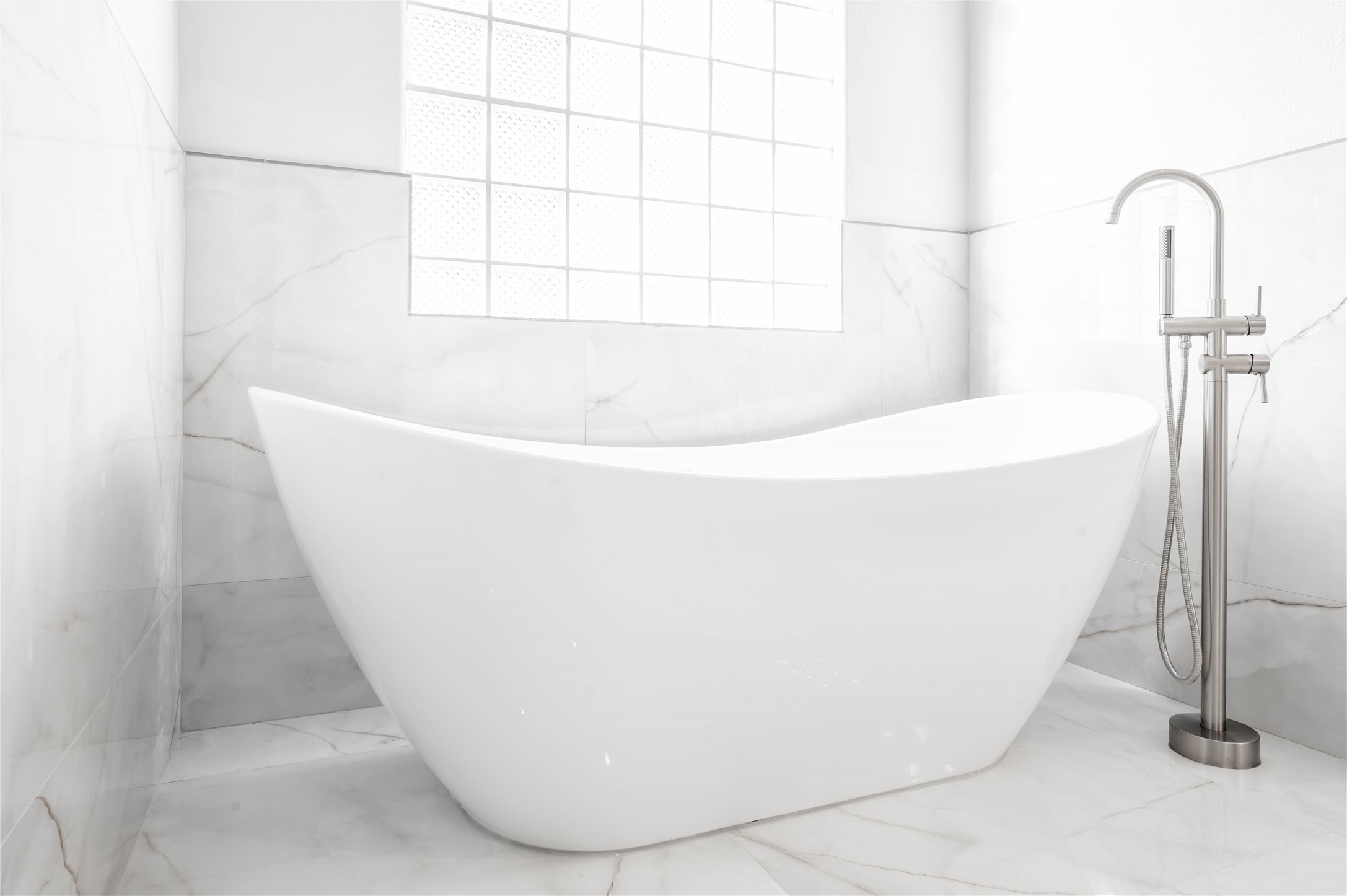 643 Hartman Street Houston, TX 77007 - Photo 27 of 42 Elegant Soaker Tub Perfect For Relaxing After A Long Day