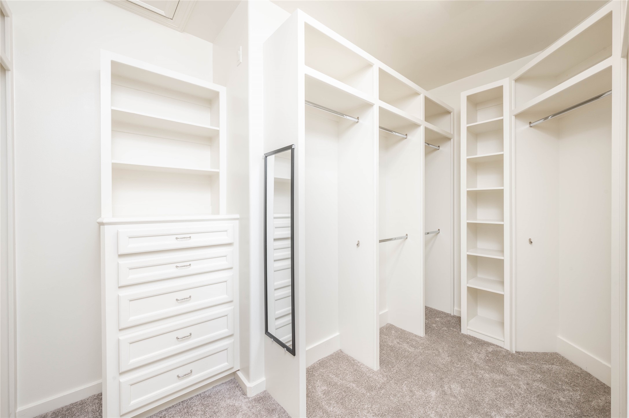 643 Hartman Street Houston, TX 77007 - Photo 28 of 42 Walk In Closet Offers Custom Built Ins