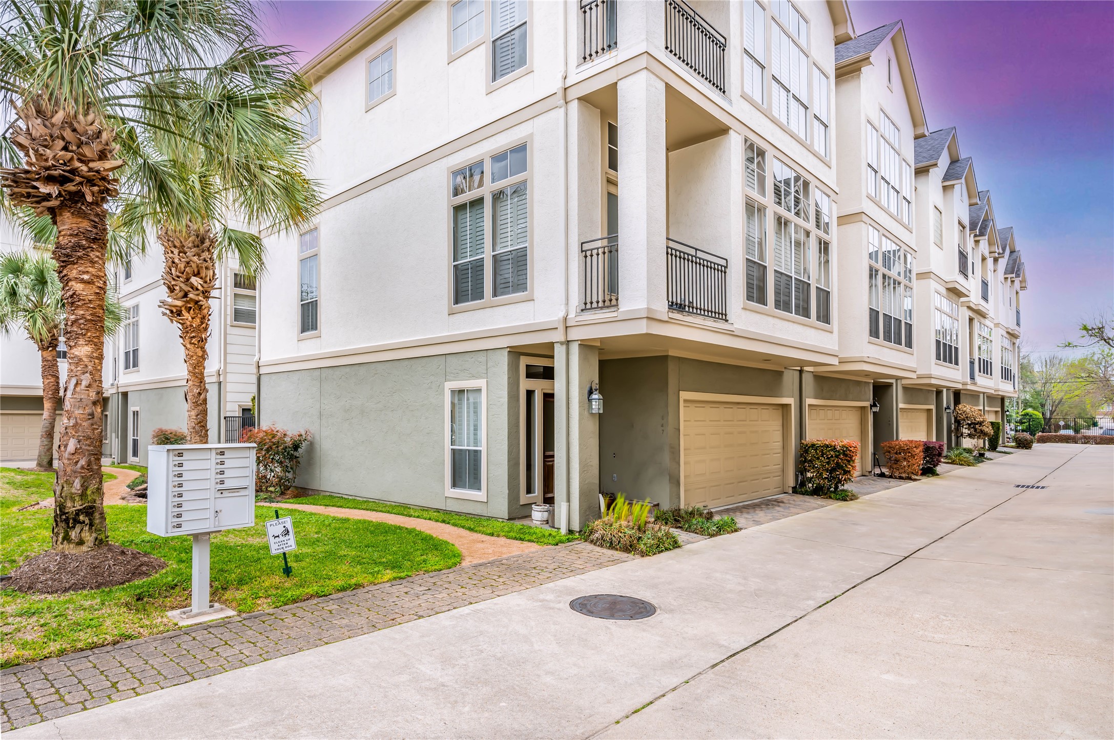 643 Hartman Street Houston, TX 77007 - Photo 3 of 42 Centrally Located Gated Community