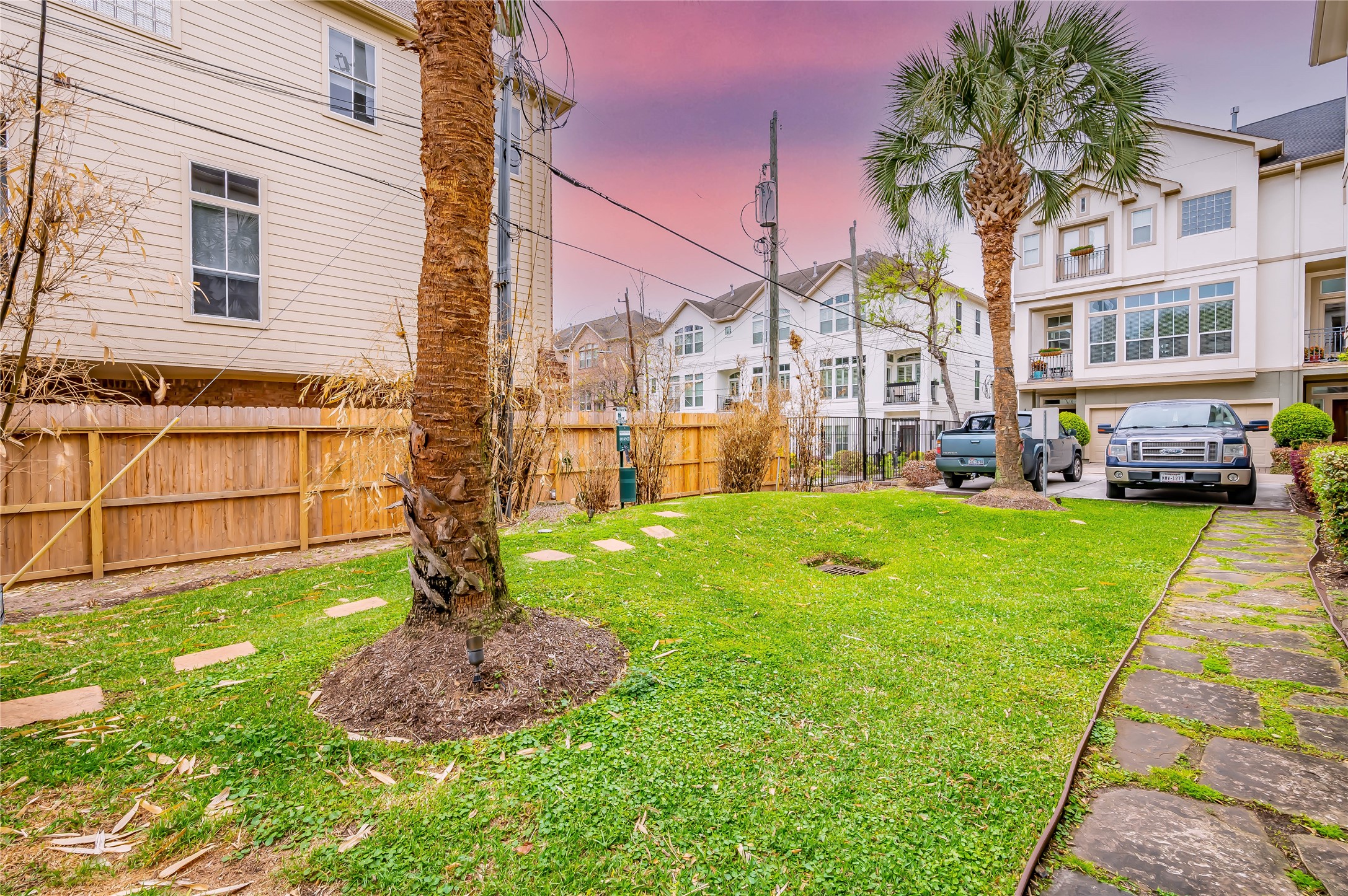643 Hartman Street Houston, TX 77007 - Photo 31 of 42 Green Space For Pets & 4 Additional Guest Parking In The Gates