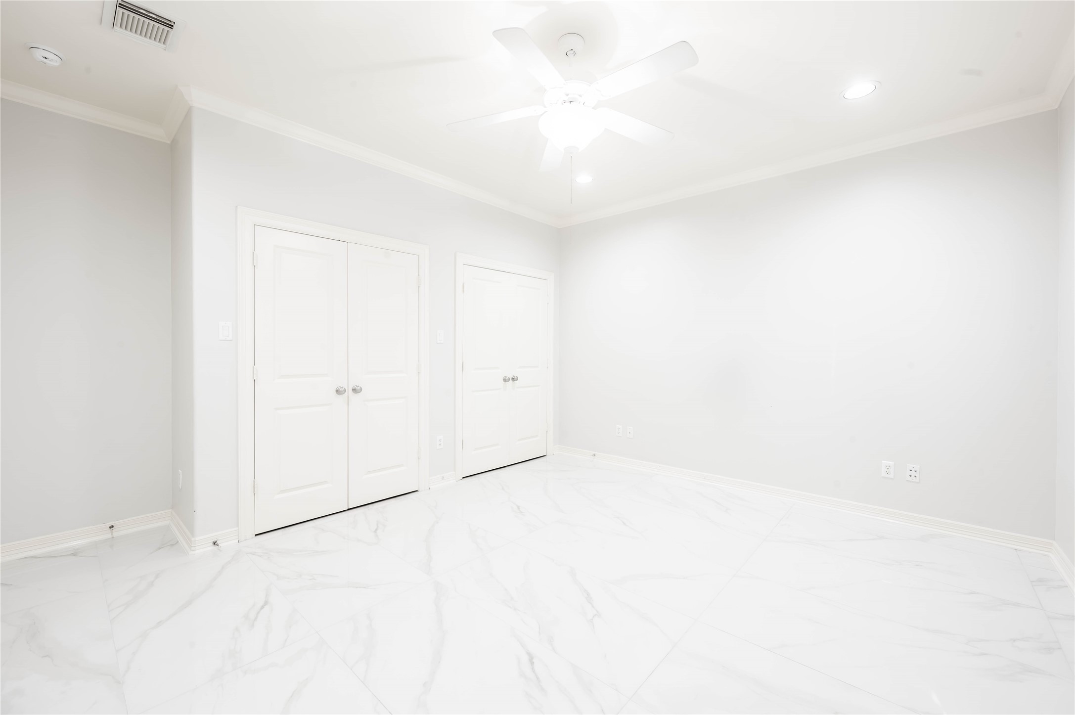 643 Hartman Street Houston, TX 77007 - Photo 6 of 42 Ample Closet Space - 1st Floor Bedroom