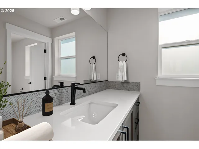 $594,900 | 2463 North Villa Road, Newberg, OR 97132