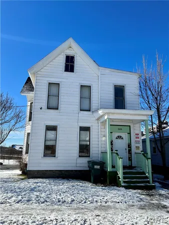 $875 | 146 East 2nd Street, Unit 3, Oswego, NY 13126