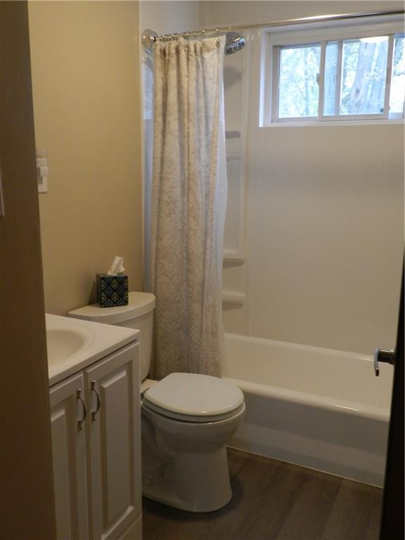 460 Ridgemont Drive Pittsburgh, PA 15220 - Photo 8 of 15 Updated, fresh, main bathroom!