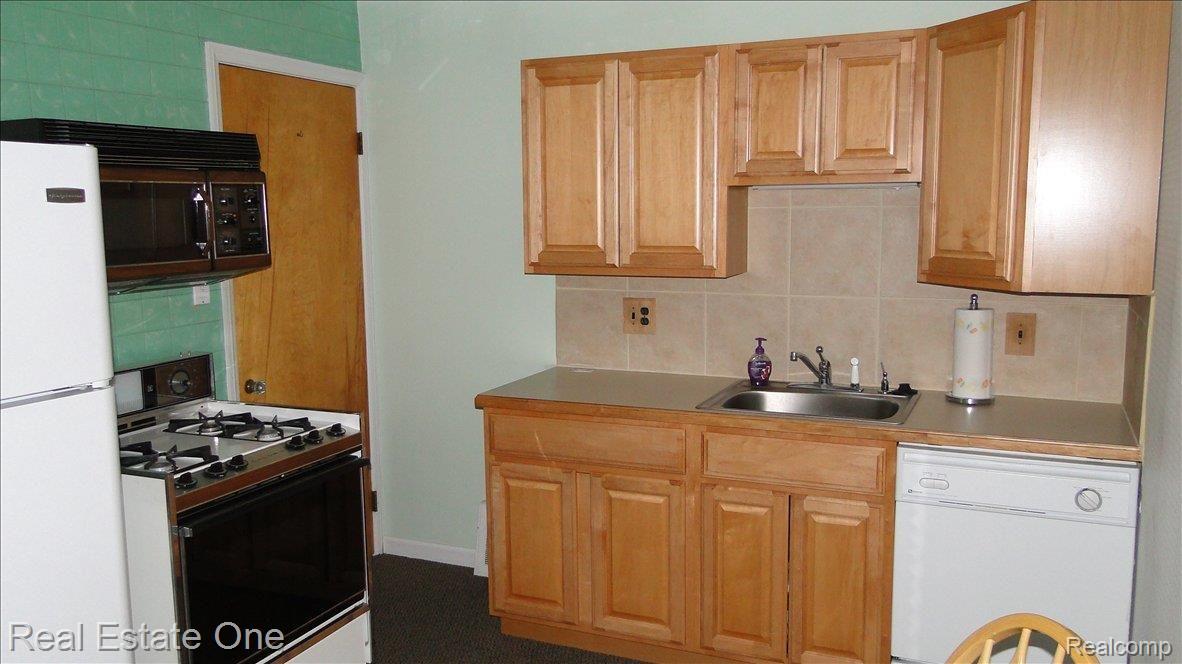 3810 Durham Road Royal Oak, MI 48073 - Photo 8 of 22 Kitchen View #2