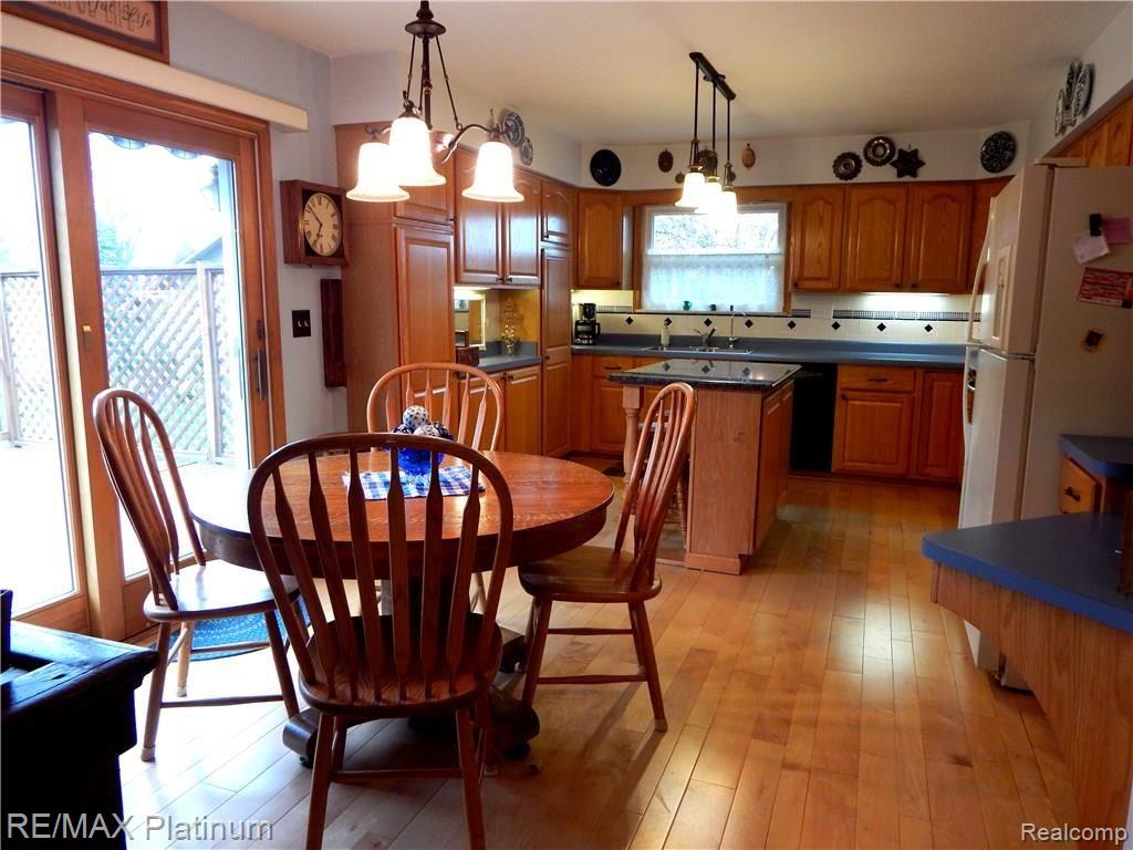 86 South Burkhart Road Howell, MI 48843 - Photo 8 of 52 VERY Large Country Kitchen - Gorgeous 3/4/5" Maple Hardwood Flooring