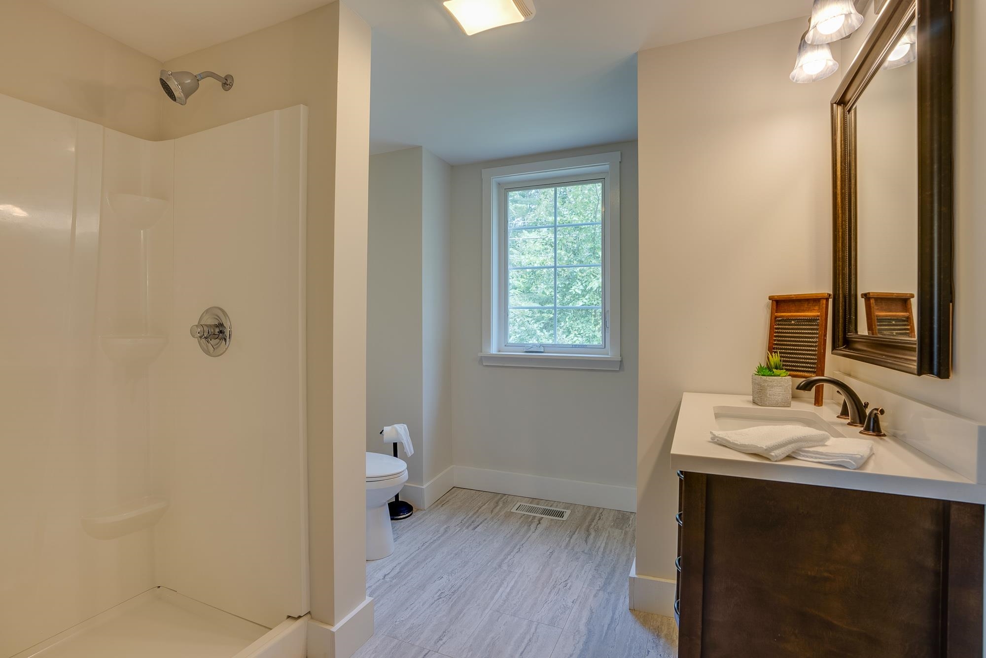 257 Island Pond Road Derry, NH 03038 - Photo 12 of 33
