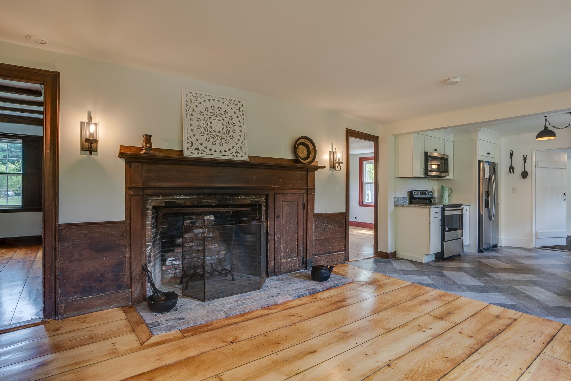 257 Island Pond Road Derry, NH 03038 - Photo 13 of 33