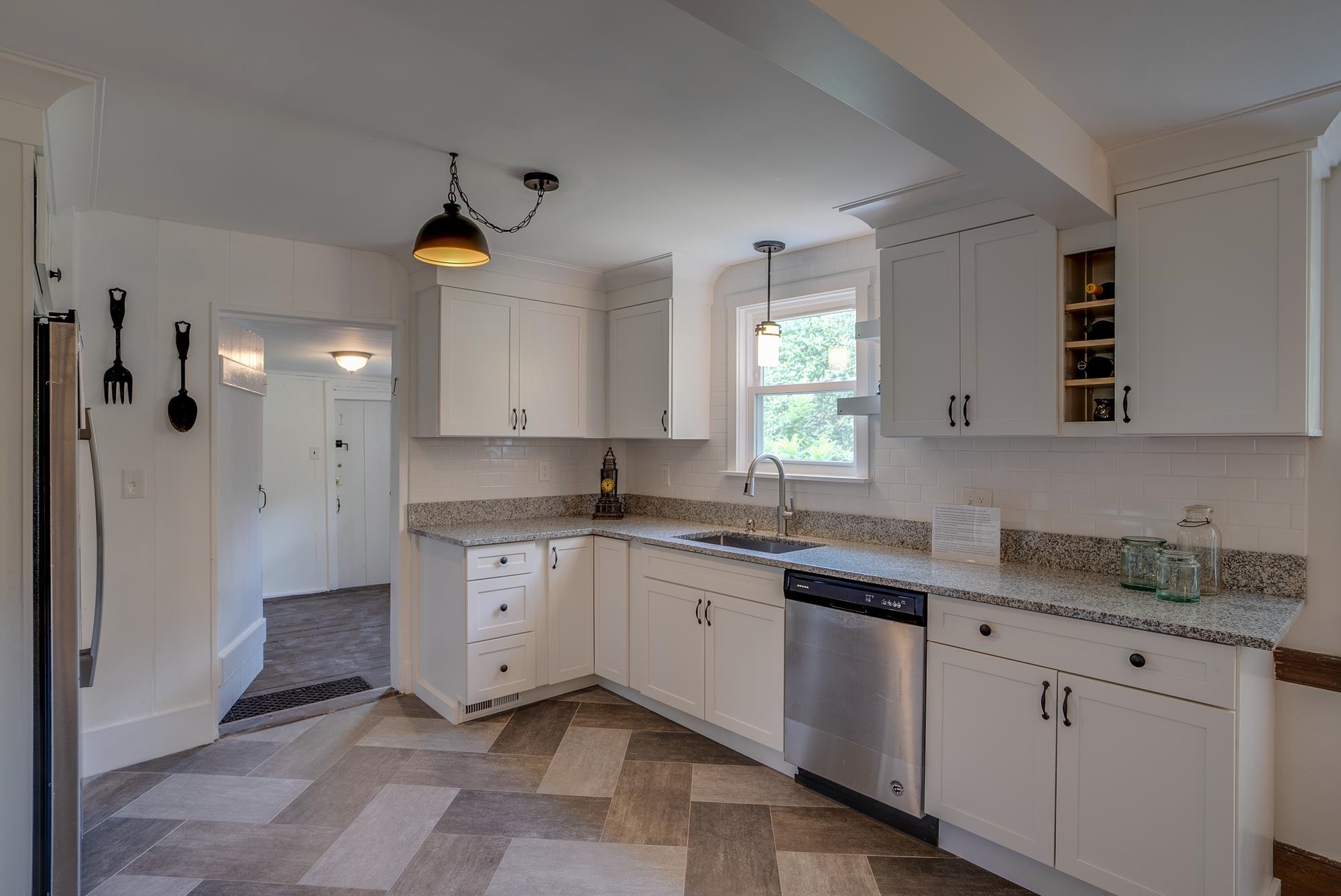 257 Island Pond Road Derry, NH 03038 - Photo 16 of 33