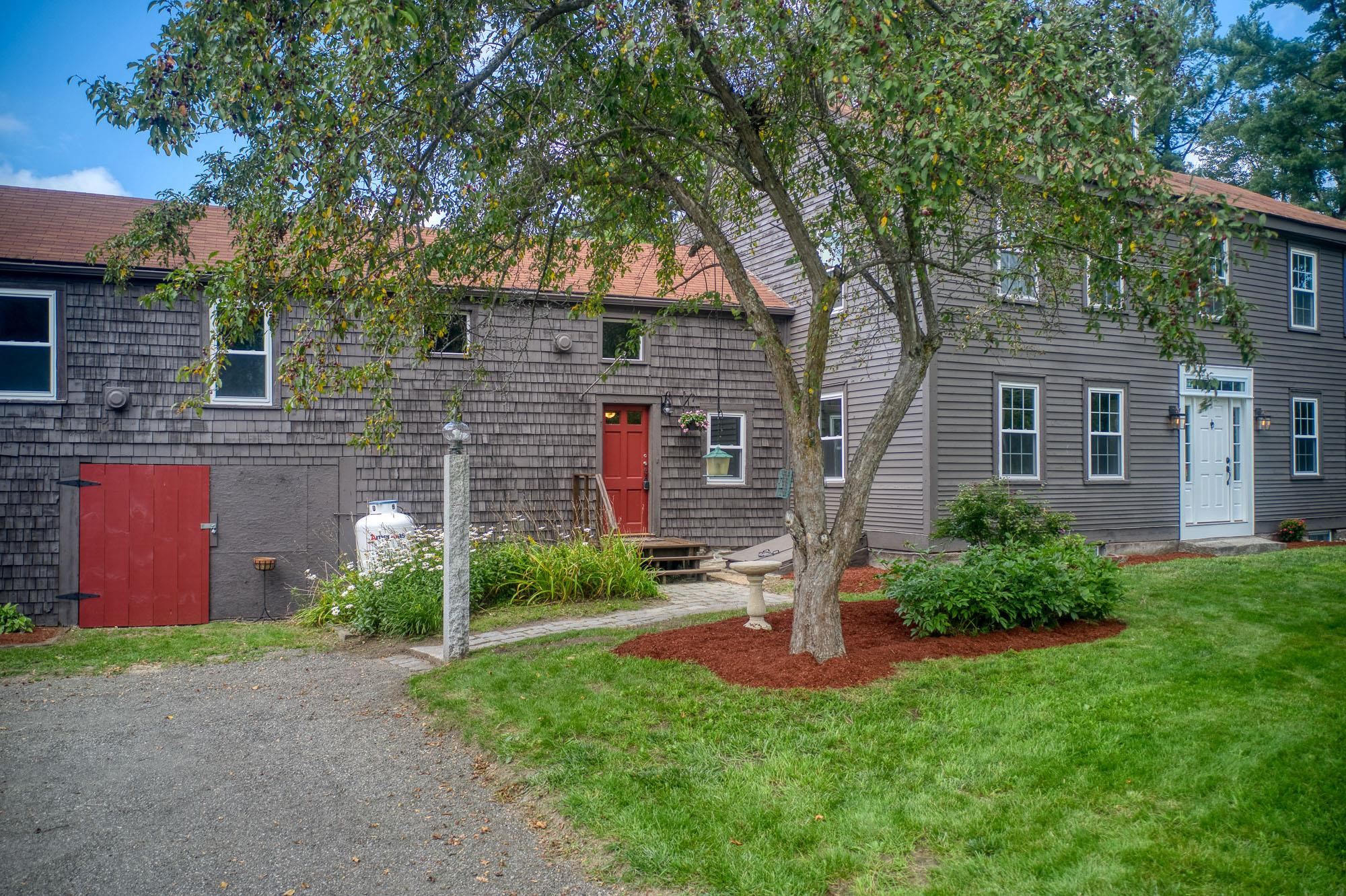 257 Island Pond Road Derry, NH 03038 - Photo 3 of 33