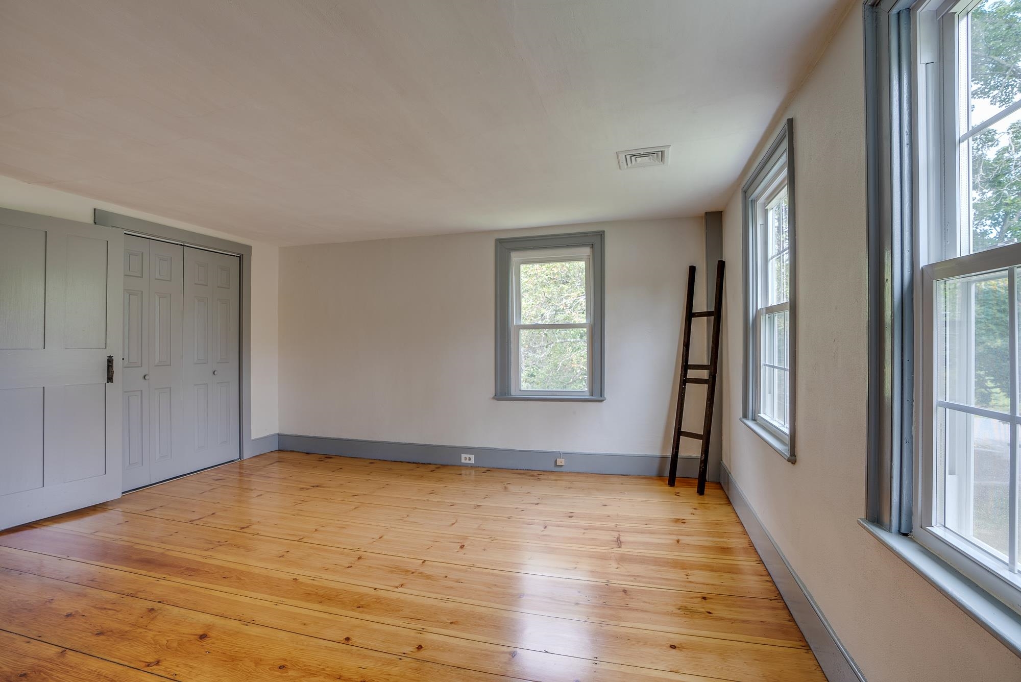257 Island Pond Road Derry, NH 03038 - Photo 21 of 33