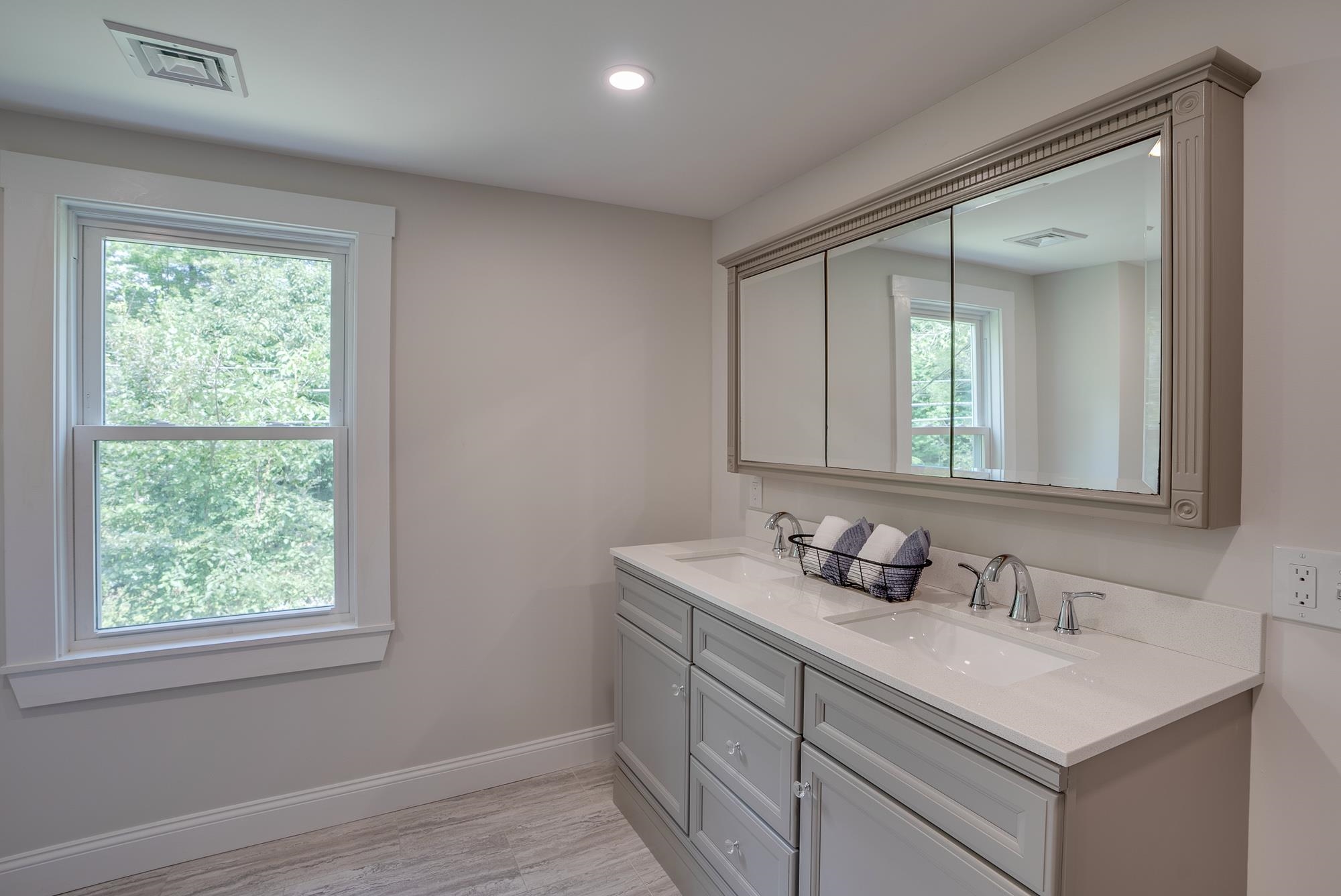 257 Island Pond Road Derry, NH 03038 - Photo 23 of 33