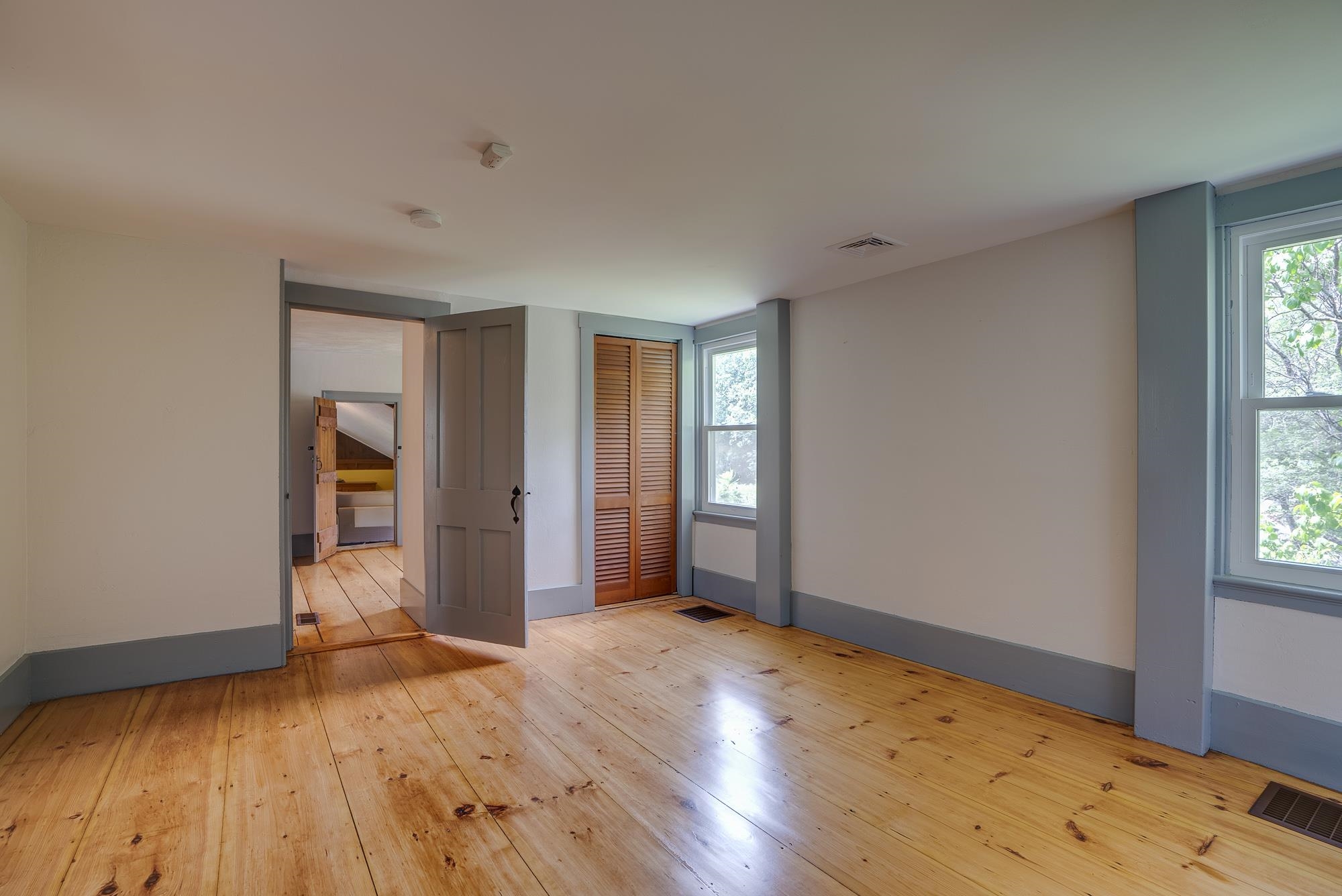 257 Island Pond Road Derry, NH 03038 - Photo 25 of 33