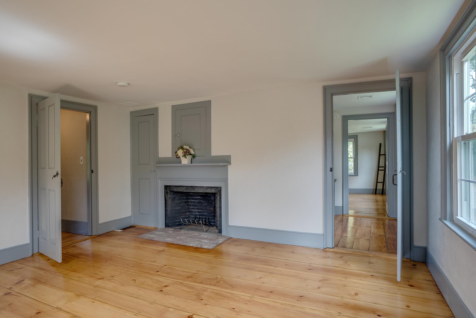 257 Island Pond Road Derry, NH 03038 - Photo 28 of 33