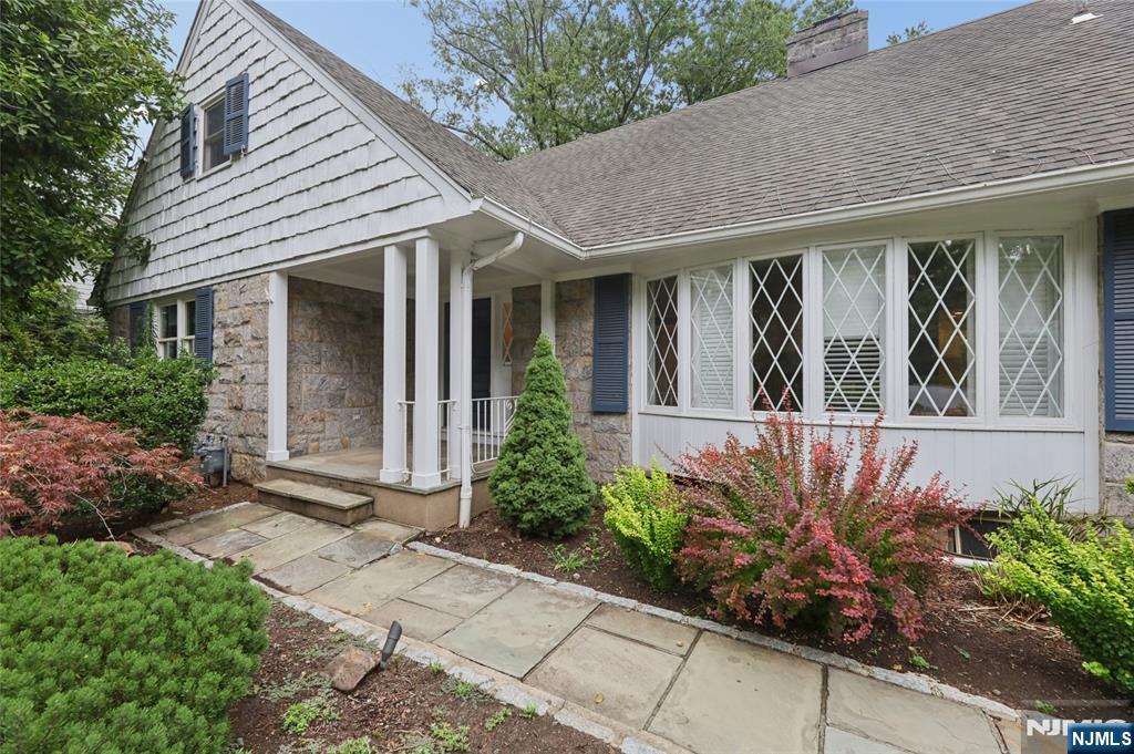 26 Glenwood Road Tenafly, NJ 07670 - Photo 2 of 31