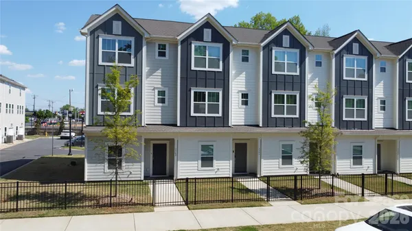 $1,990 | 3948 Winterfield Place, Charlotte, NC 28205