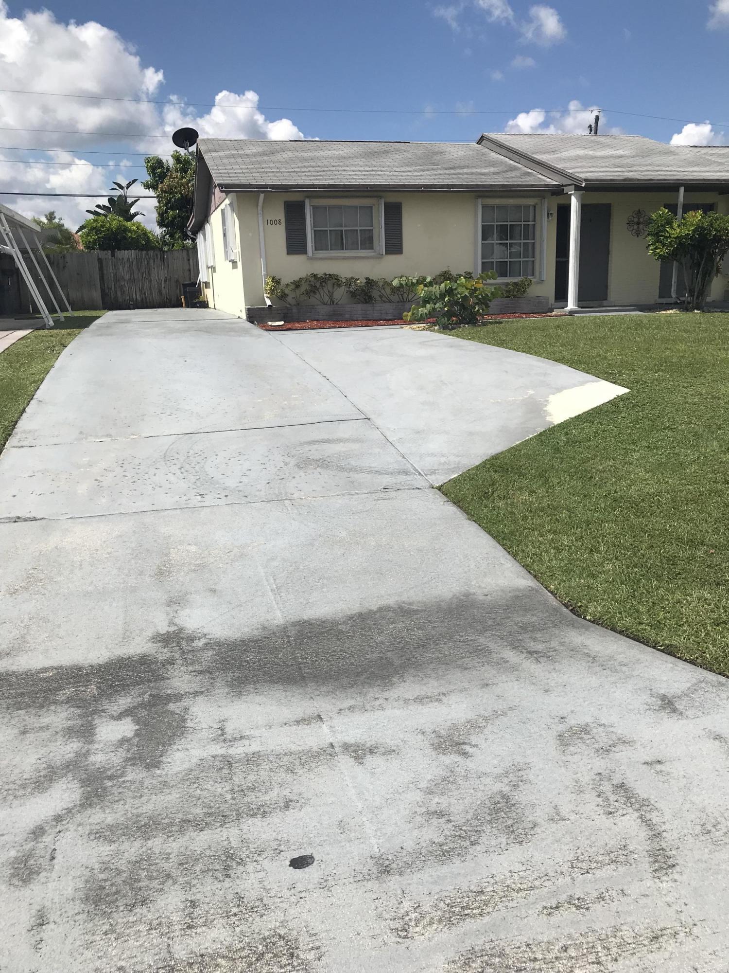 1008 Anglers Way Jupiter, FL 33458 - Photo 8 of 17 driveway