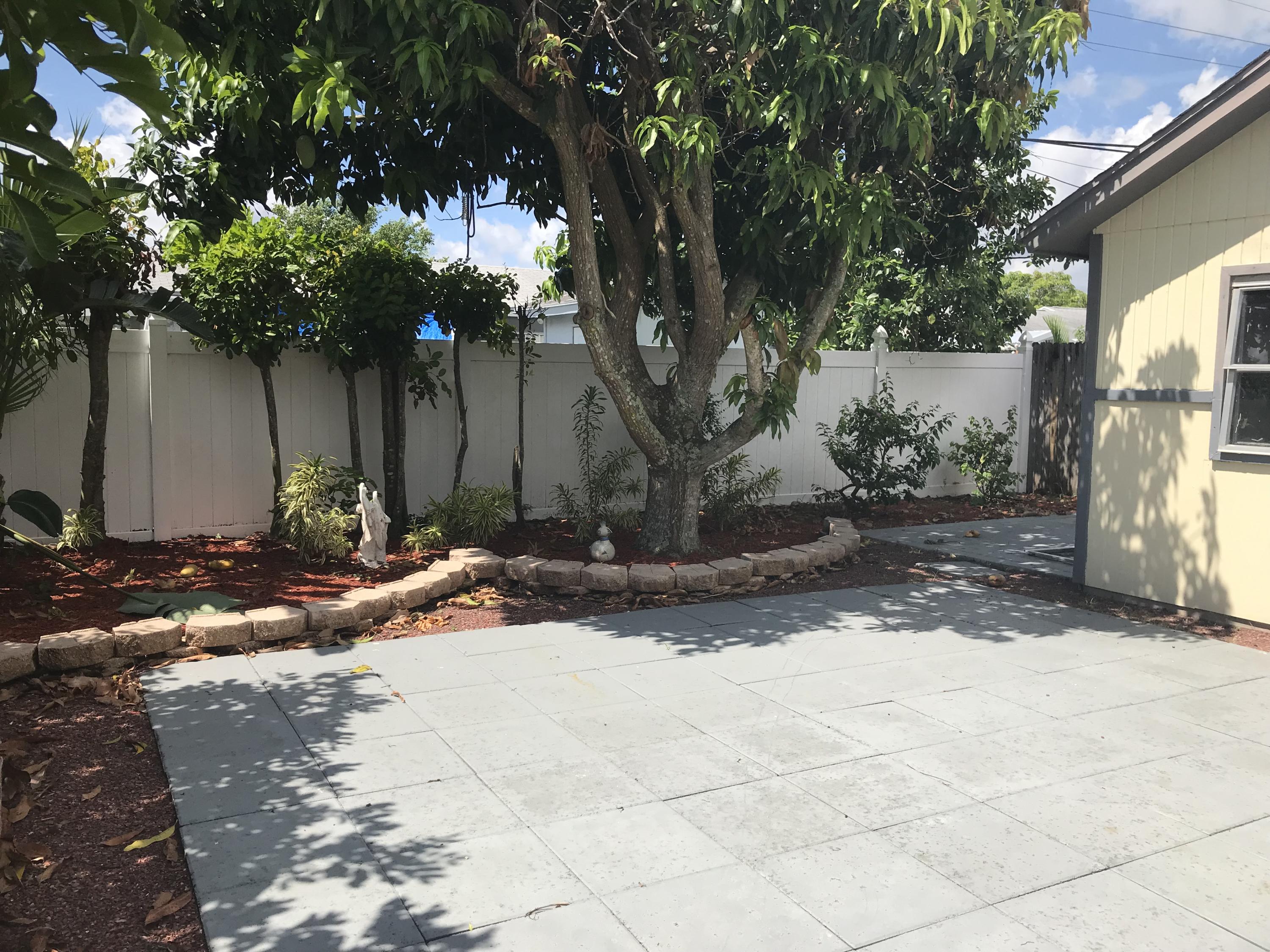 1008 Anglers Way Jupiter, FL 33458 - Photo 10 of 17 backyard