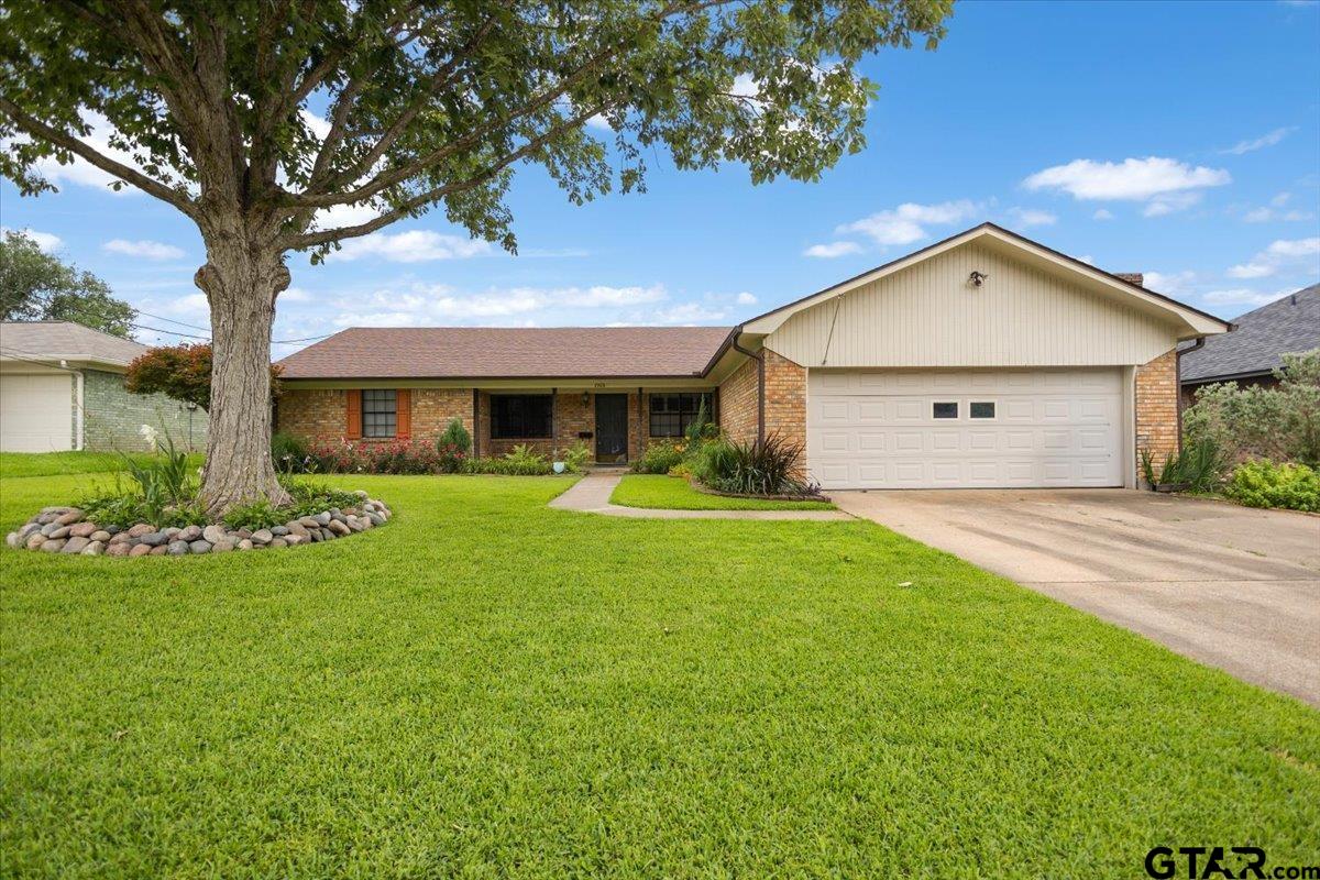 1915 Castlegate Street Henderson, TX 75654 - Photo 2 of 43