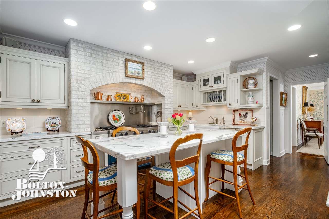 27 Beacon Hill Road Grosse Pointe, MI 48236 - Photo 14 of 51 Central island seating