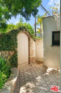 $7,995,000 | 521 North Rexford Drive, Beverly Hills, CA 90210