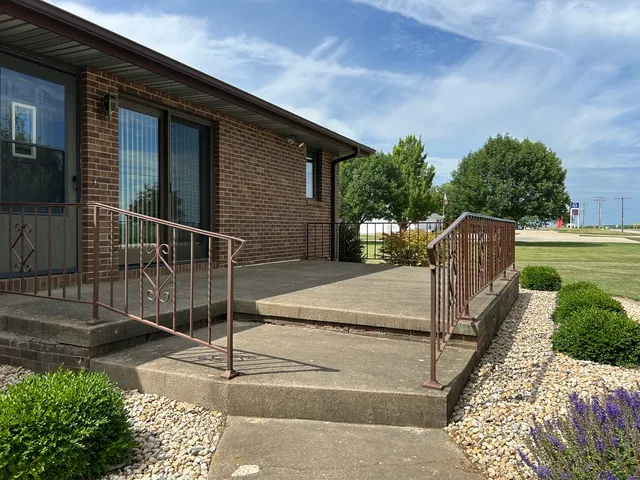 $250,000 | 70 North Main Street, La Moille, IL 61330