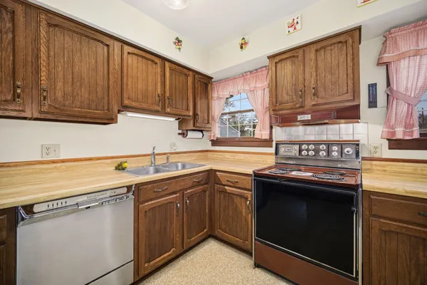 $349,900 | 197 Wallace Drive, Saline, MI 48176