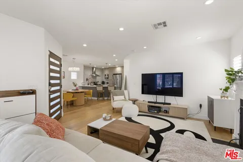$1,699,000 | 2522 South Bundy Drive, Los Angeles, CA 90064