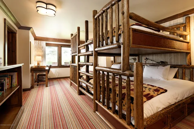 a view of a livingroom with furniture and windows