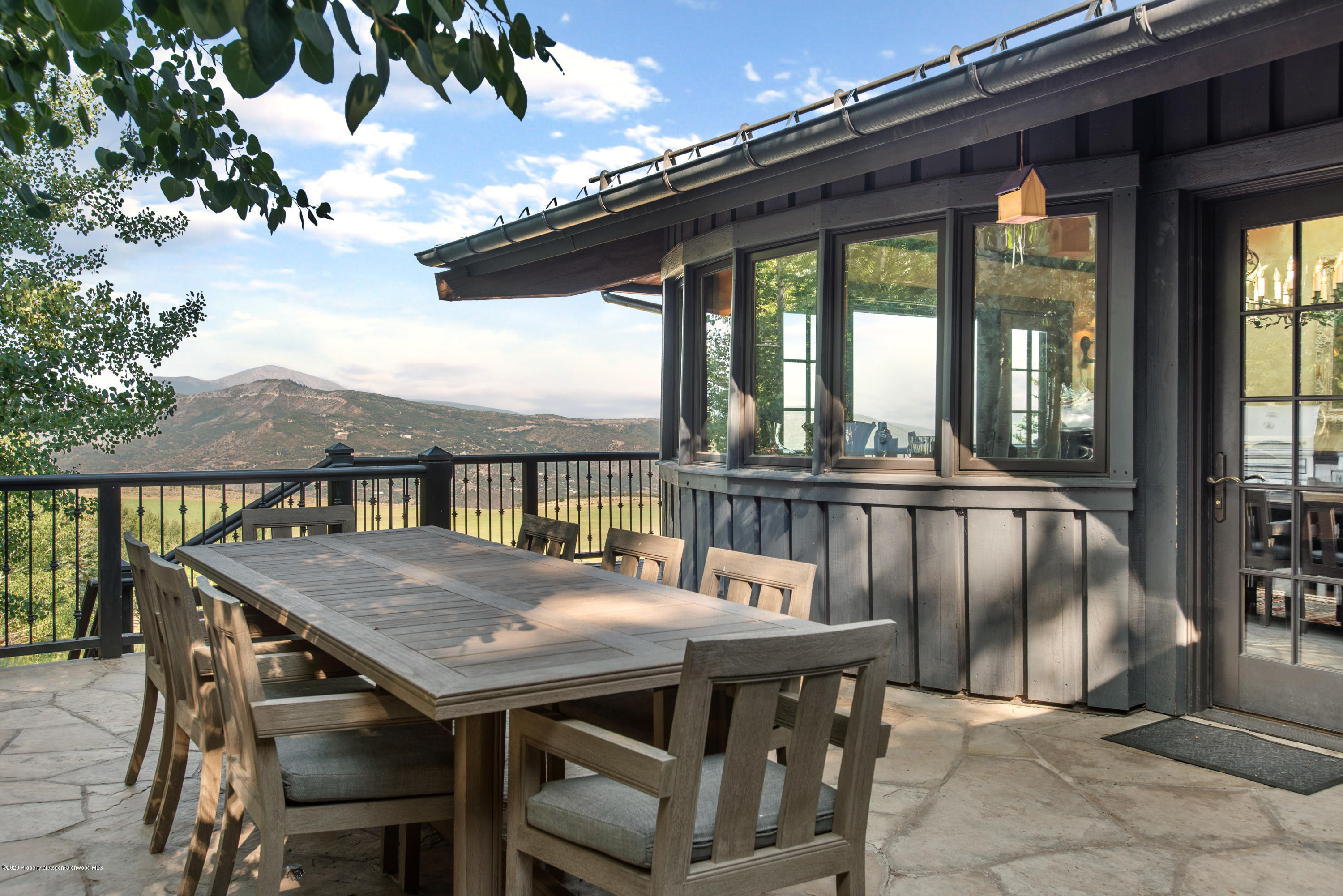 565 North Starwood Road Aspen, CO 81612 - Photo 28 of 50 a balcony with table and chairs