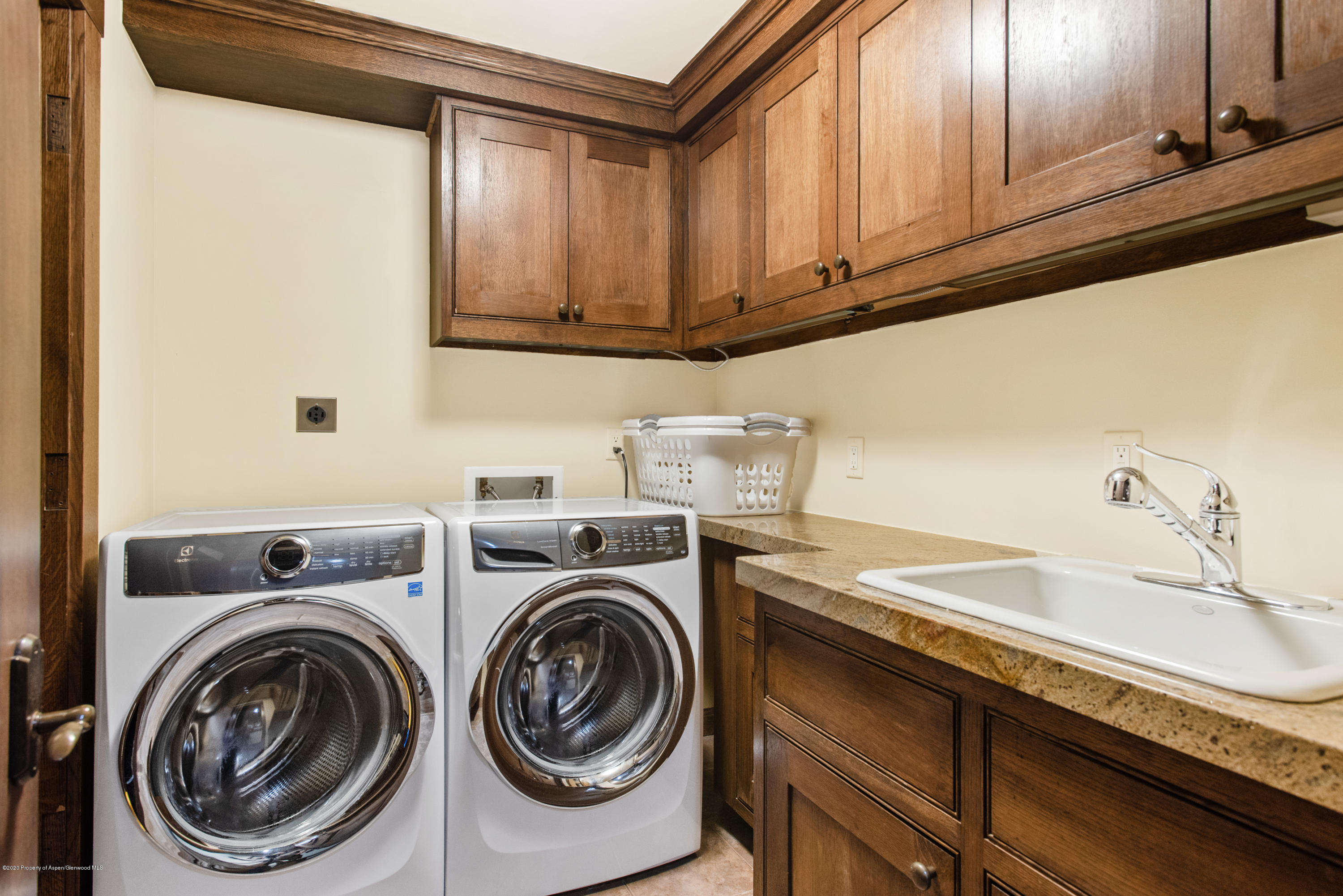 565 North Starwood Road Aspen, CO 81612 - Photo 50 of 50 a utility room with sink dryer and washer