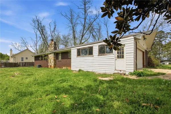 a view of a house with a back yard