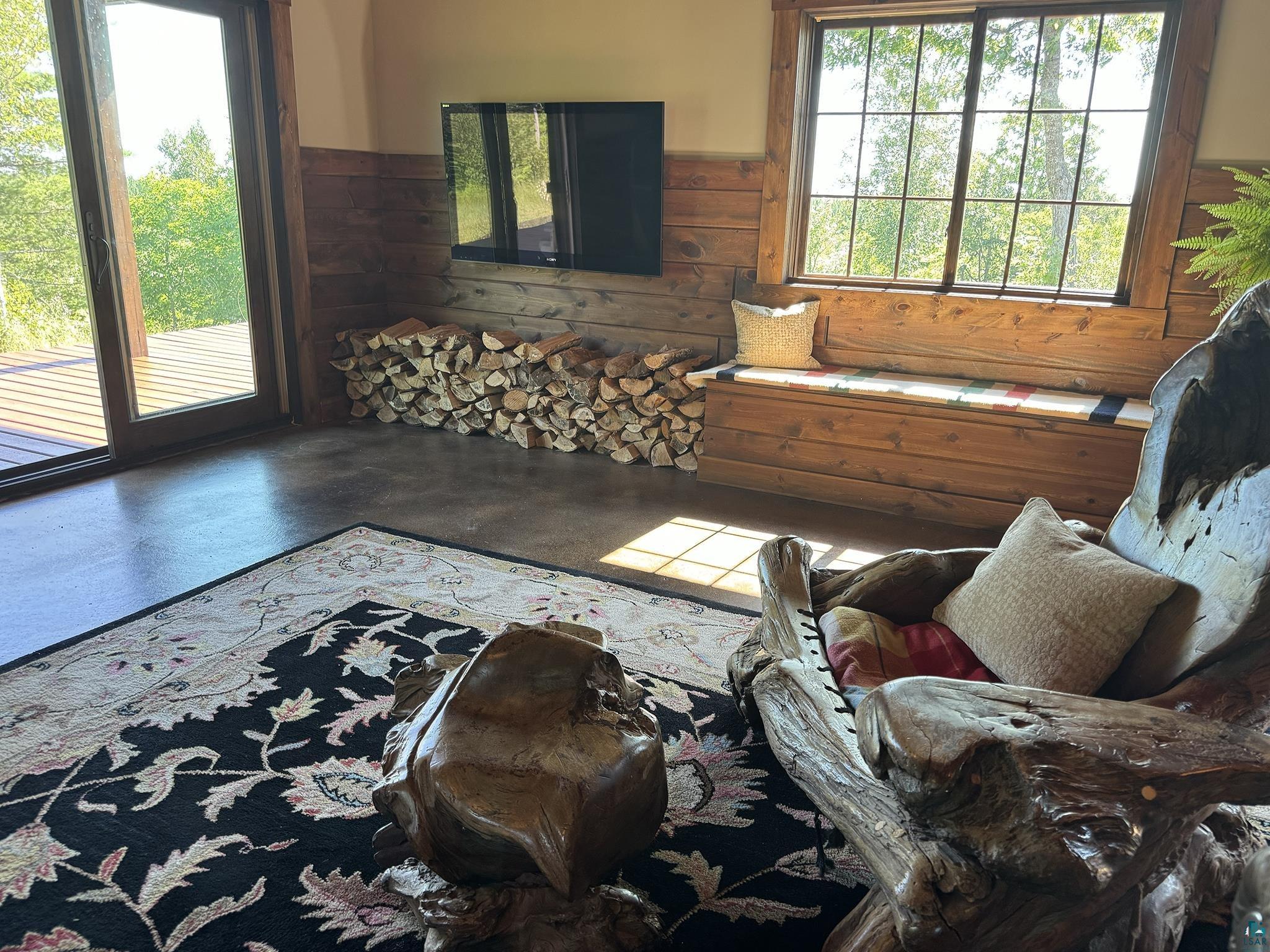 288 Old Drummond Road Two Harbors, MN 55616 - Photo 20 of 48 Living Room