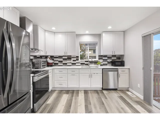 $474,000 | 427 North 2nd Street, St. Helens, OR 97051