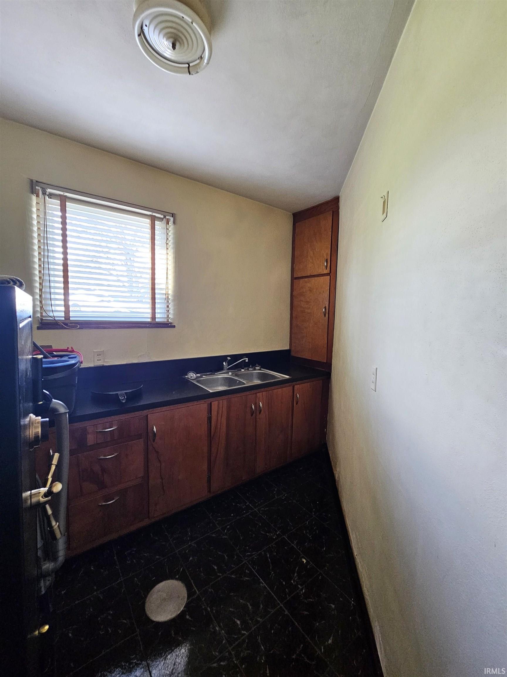 906 North Hawthorne Road Marion, IN 46952 - Photo 11 of 15