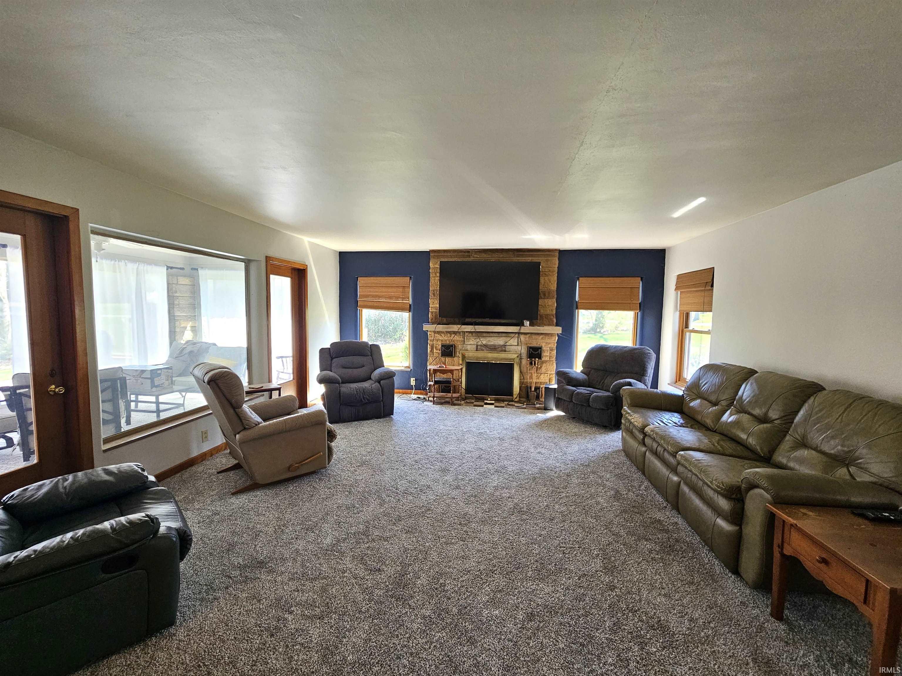 906 North Hawthorne Road Marion, IN 46952 - Photo 2 of 15