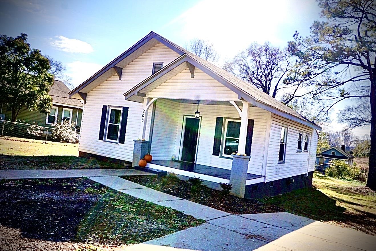 208 Hill Street Wellford, SC 29385 - Photo 2 of 25