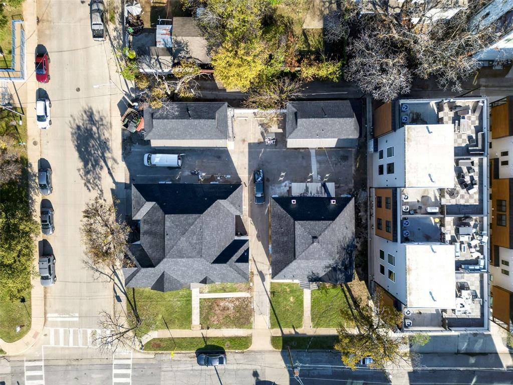 439 West 9th Street, Unit 2 Dallas, TX 75208 - Photo 15 of 25 an aerial view of residential houses with outdoor space