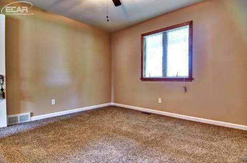 6497 Lapeer Road Burton, MI 48509 - Photo 23 of 39 20444937-22.JPG