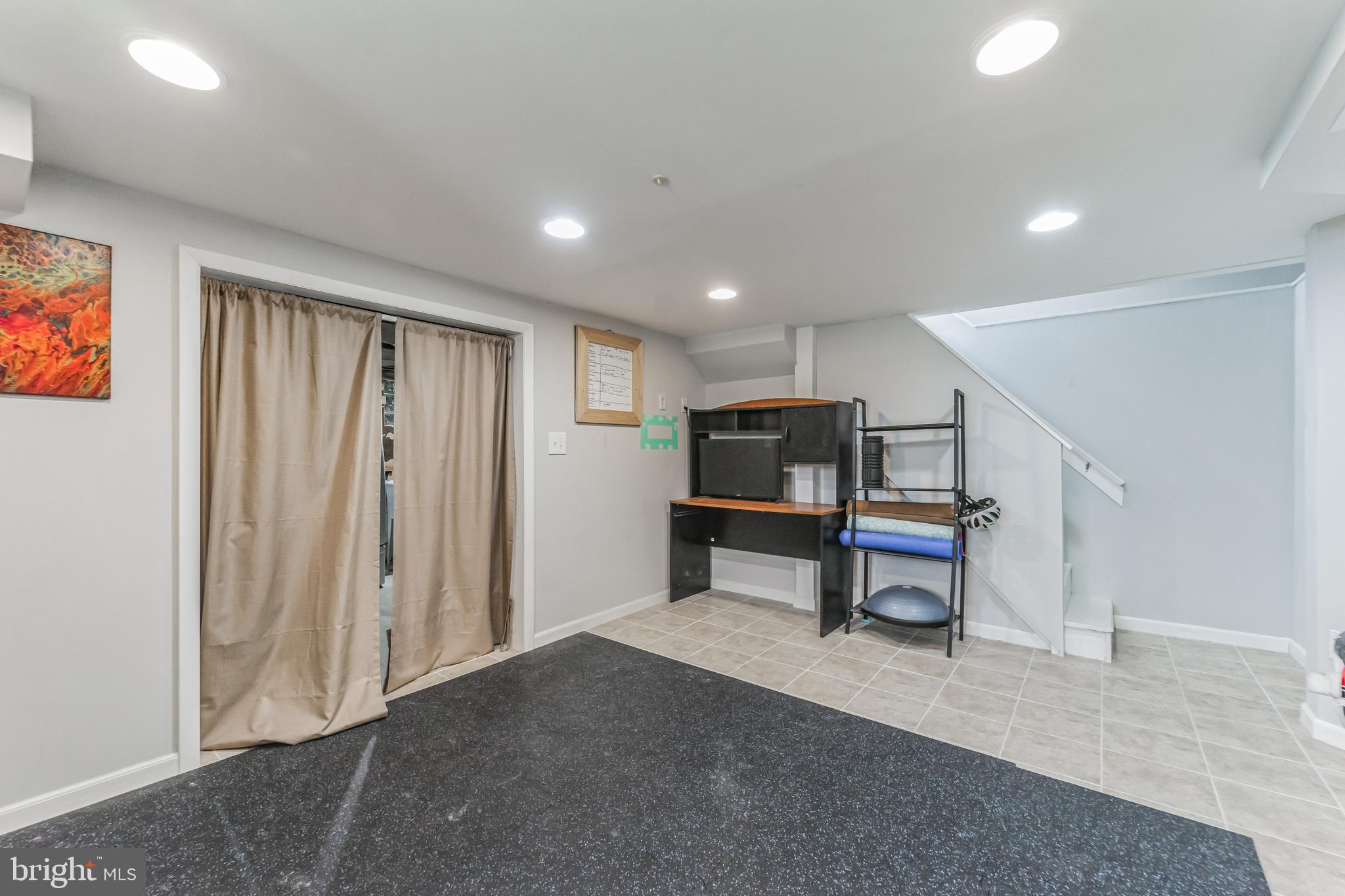 1251 Oakland Terrace Road Halethorpe, MD 21227 - Photo 21 of 34 a view of a hallway with seating area