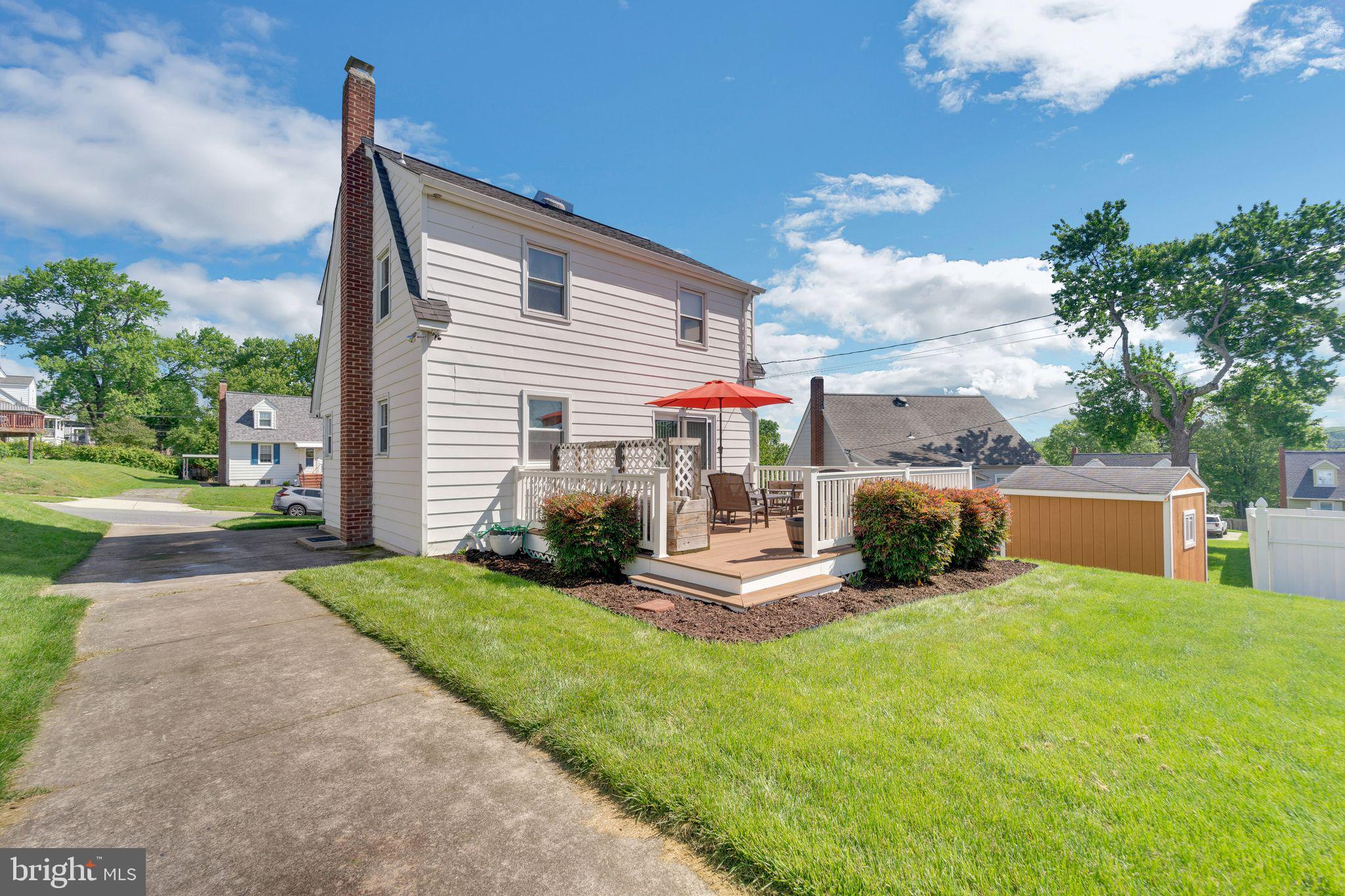 1251 Oakland Terrace Road Halethorpe, MD 21227 - Photo 24 of 34 a view of a house with backyard and sitting area