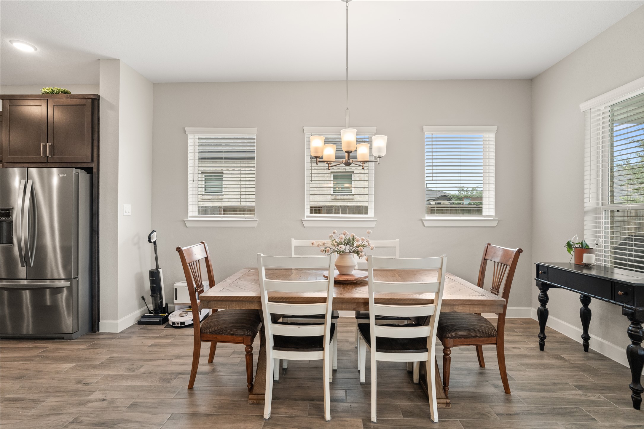 3118 Swift Way Katy, TX 77493 - Photo 8 of 34 Dining Area – A bright dining space with multiple windows and easy access to the backyard, perfect for everyday meals or entertaining.